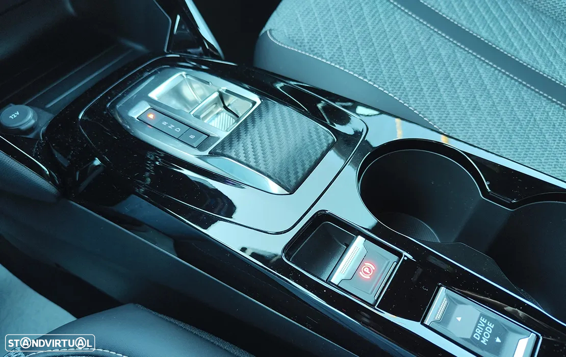 Peugeot e-2008 54 kWh Allure - 22