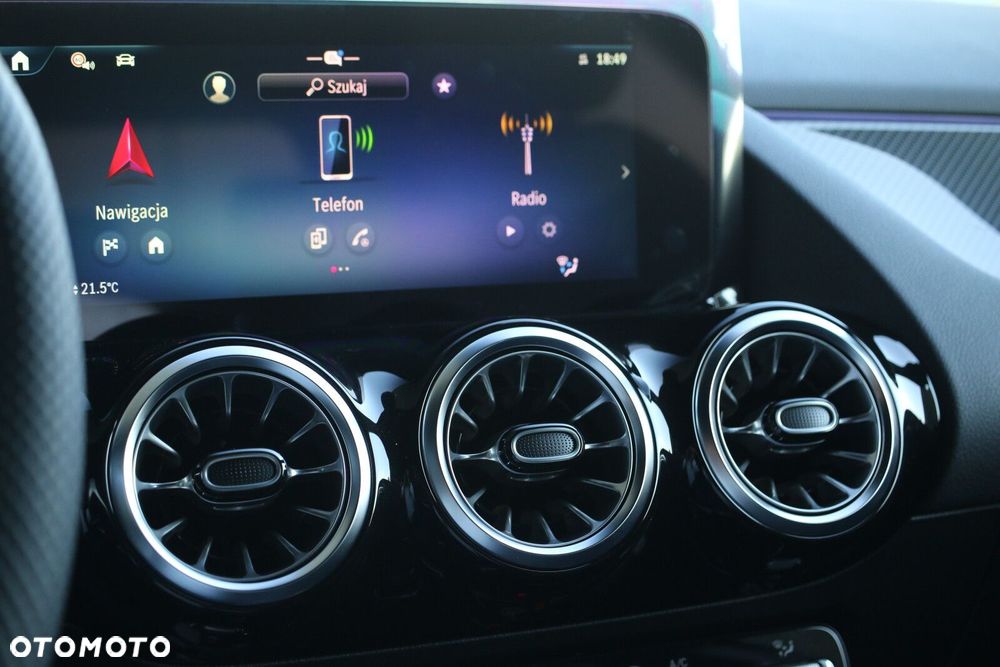 Mercedes-Benz GLA - 21