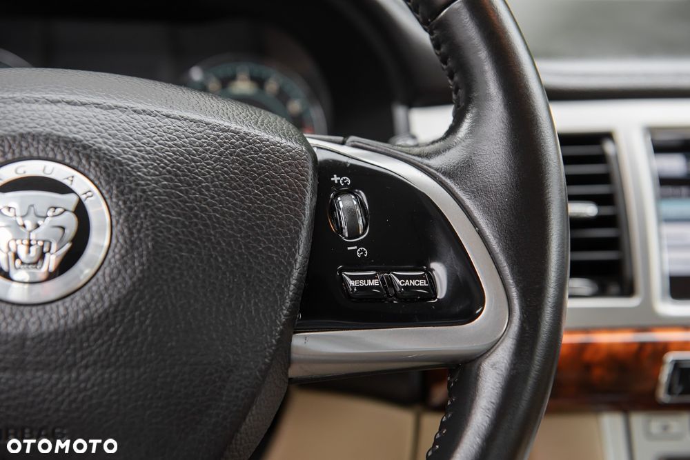 Jaguar XF - 20