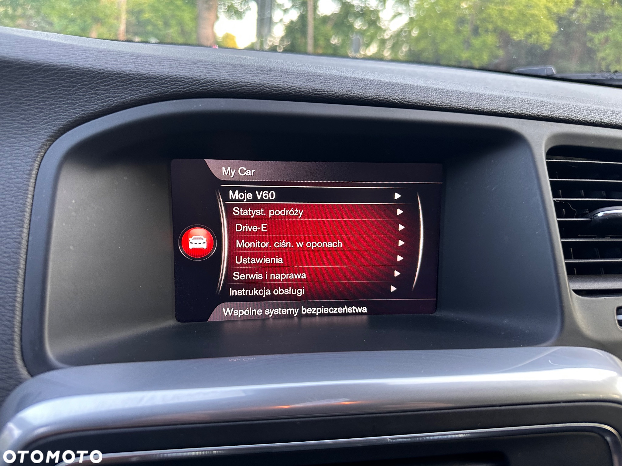 Volvo V60 D4 Drive-E R-Design Momentum - 25
