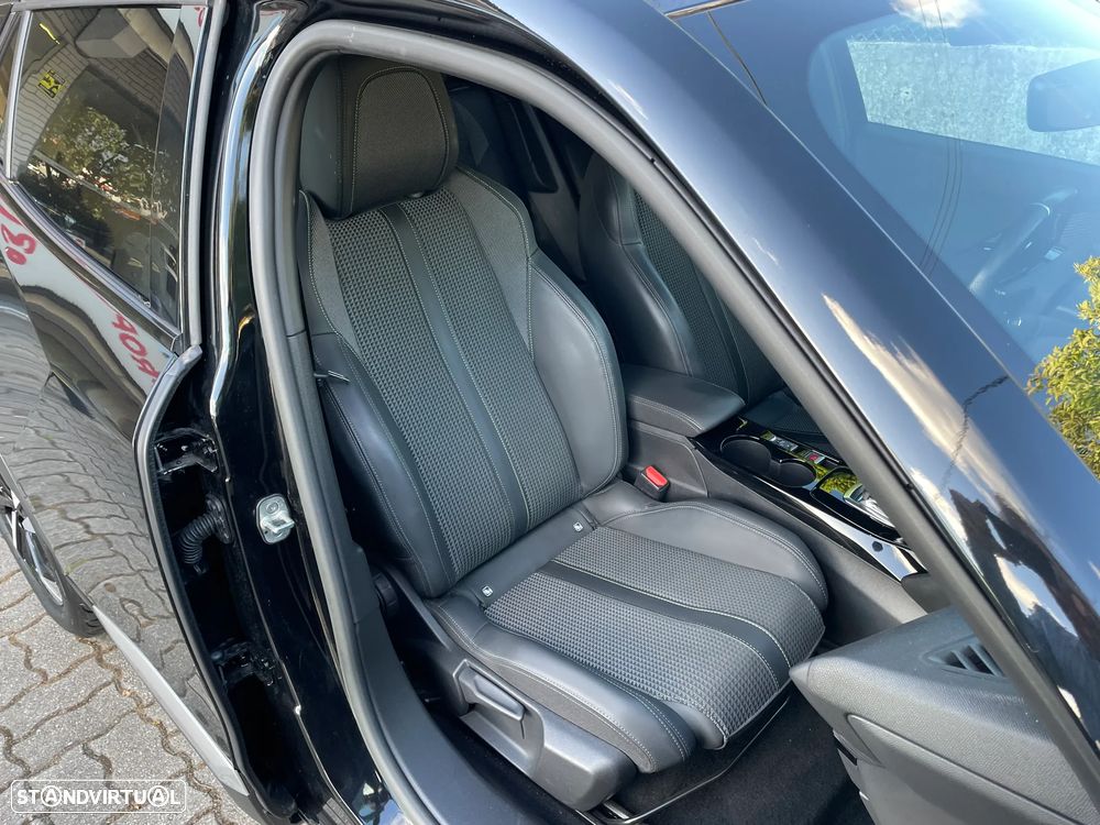 Peugeot e-2008 GT Pack - 22