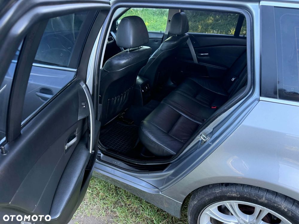 BMW Seria 5 525d - 4