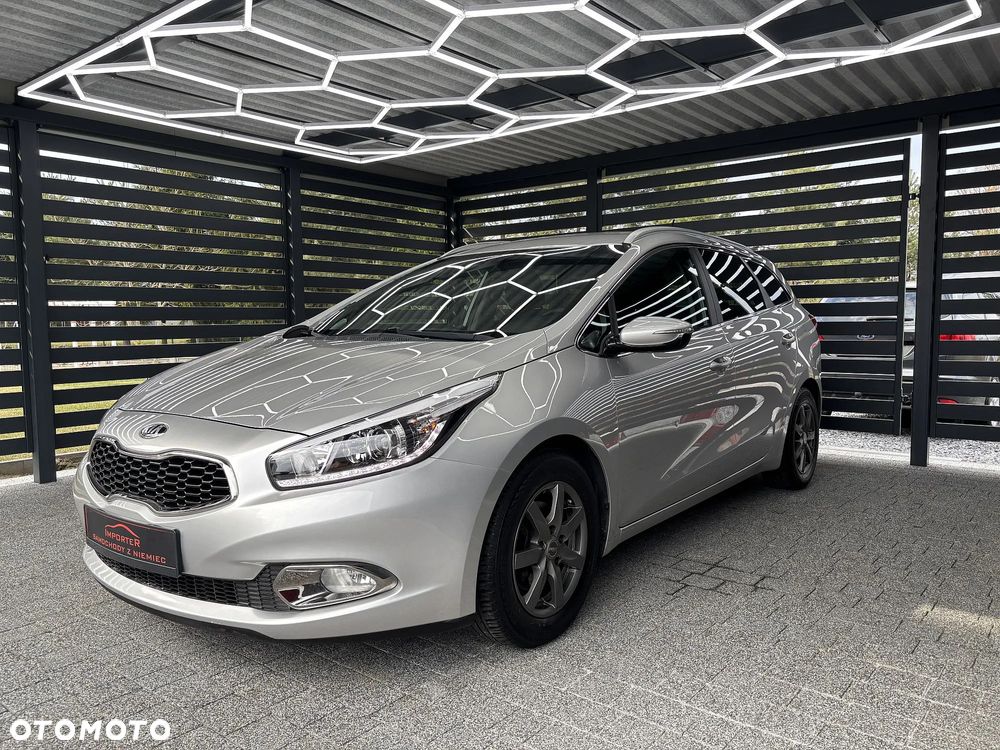 Kia Ceed 1.6 GDI Dream Team Edition - 12