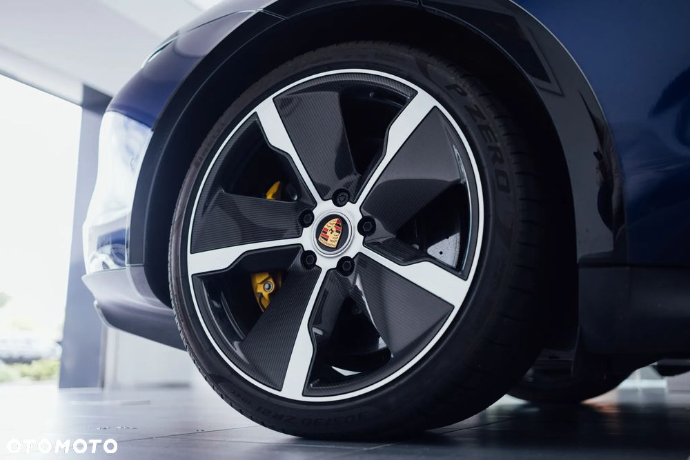 Porsche Taycan Turbo S Cross Turismo - 22