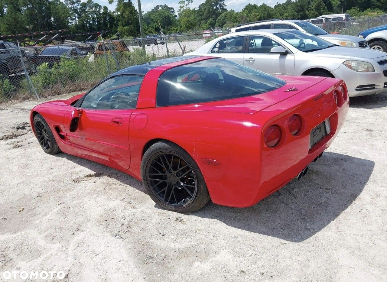 Chevrolet Corvette - 3