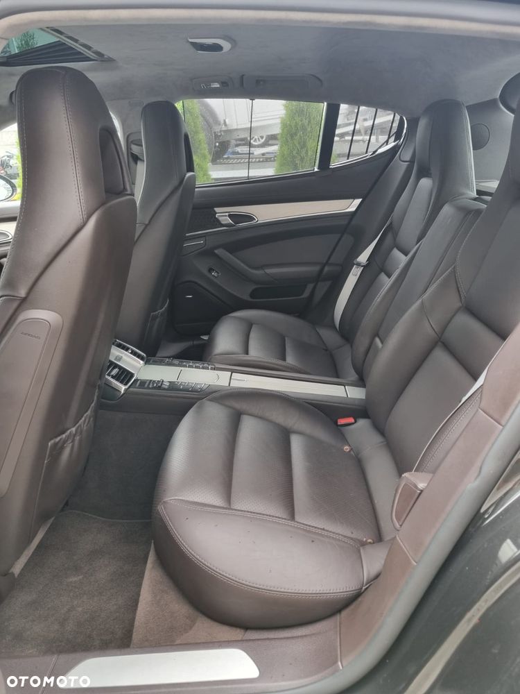 Porsche Panamera 4S - 9