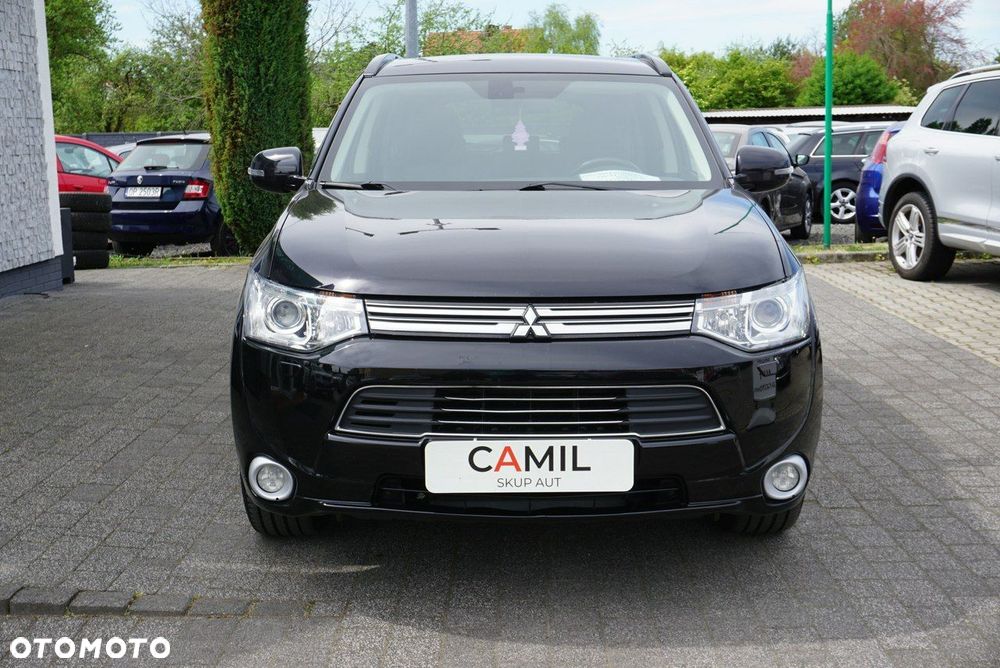 Mitsubishi Outlander - 2