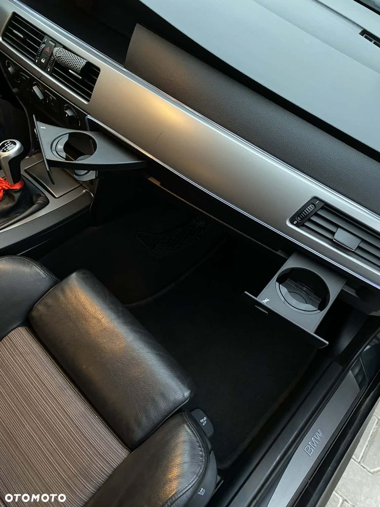 BMW Seria 5 523i - 14