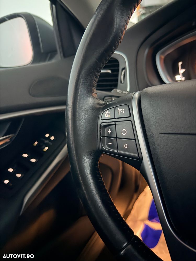 Volvo V40 D2 Geartronic Momentum - 25