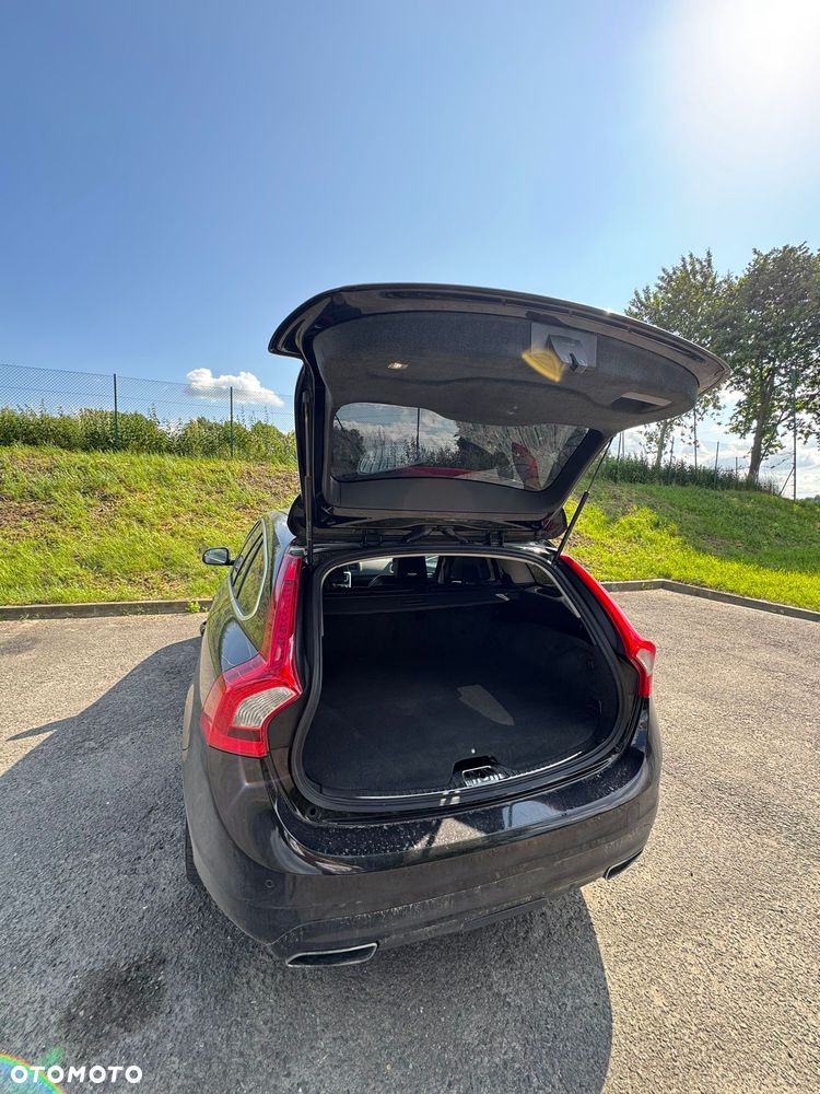 Volvo V60 D5 AWD R-Design Momentum - 15