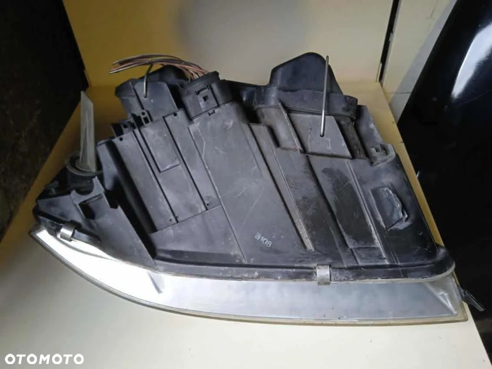 Audi A6 C5 Lampa przednia lewa, prawa - 4