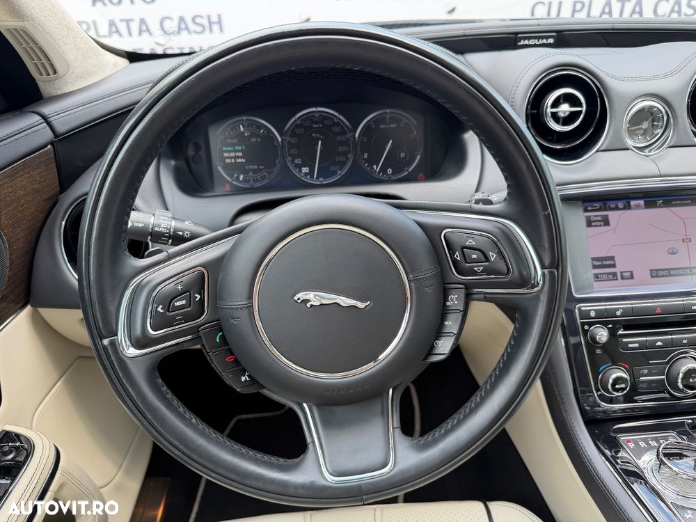 Jaguar XJ - 16