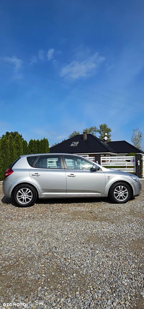 Kia Ceed 1.6 CRDi Dream-Team Edition - 6