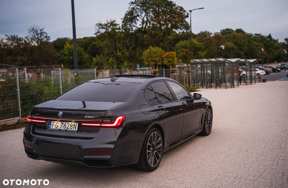 BMW Seria 7 750i xDrive - 5