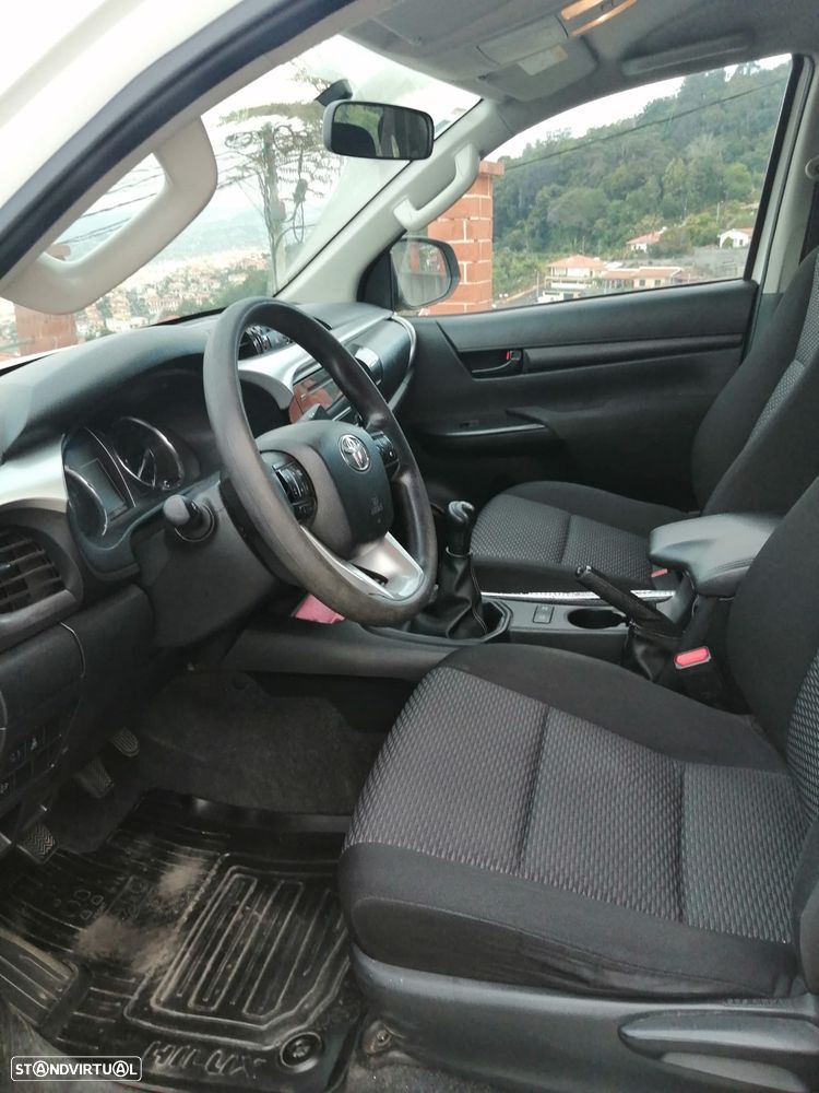 Toyota Hilux - 2