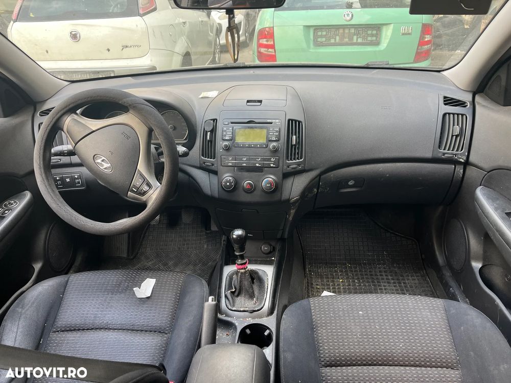 Dezmembrez Hyundai I30 gri inchis 2007 1,6 CRDI - 8