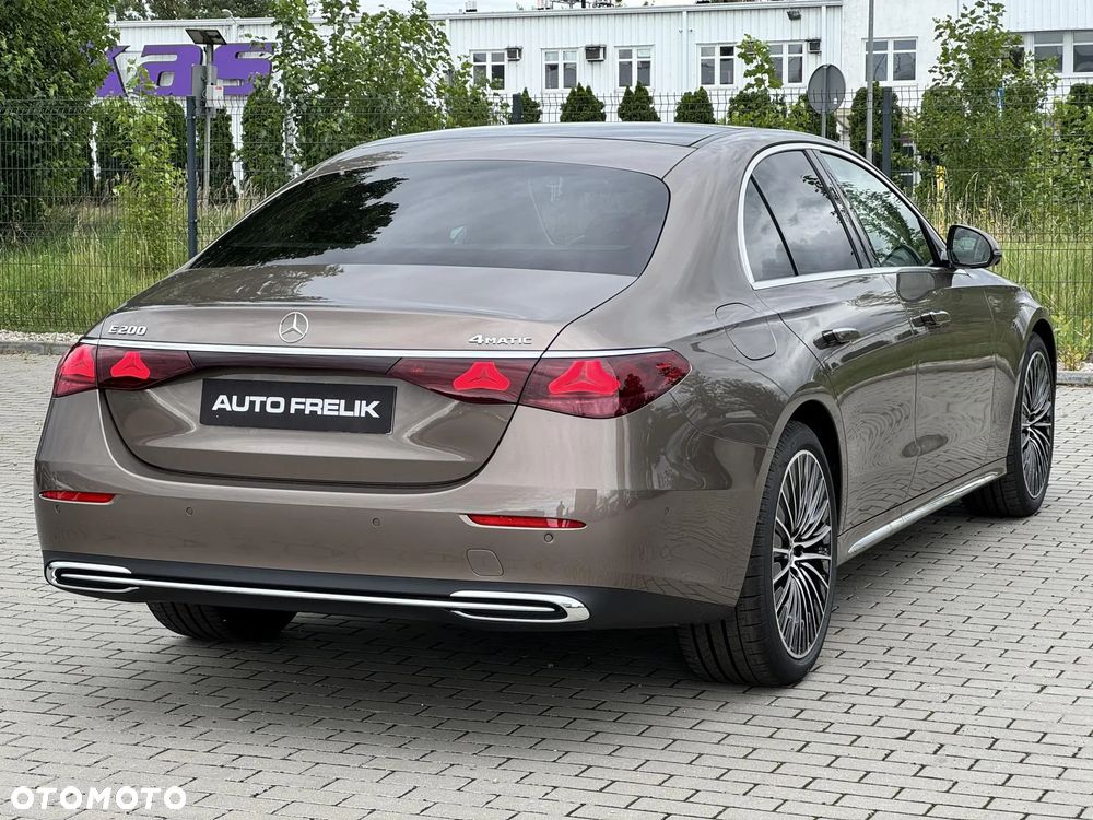 Mercedes-Benz Klasa E 200 mHEV 4-Matic Exclusive 9G-Tronic - 10