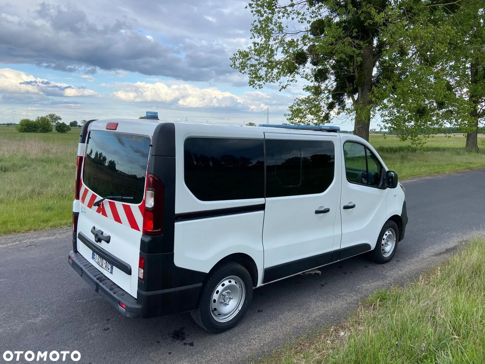 Opel Ambulans Karetka vivaro - 9