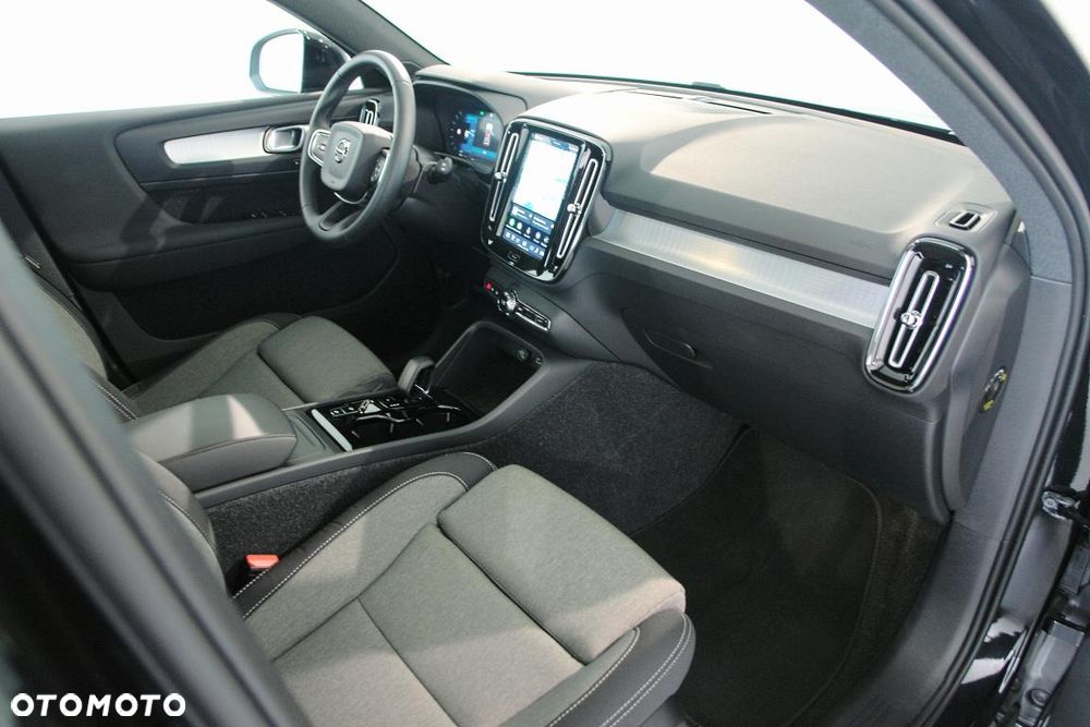 Volvo XC 40 B3 B DKG Plus Black Edition - 18
