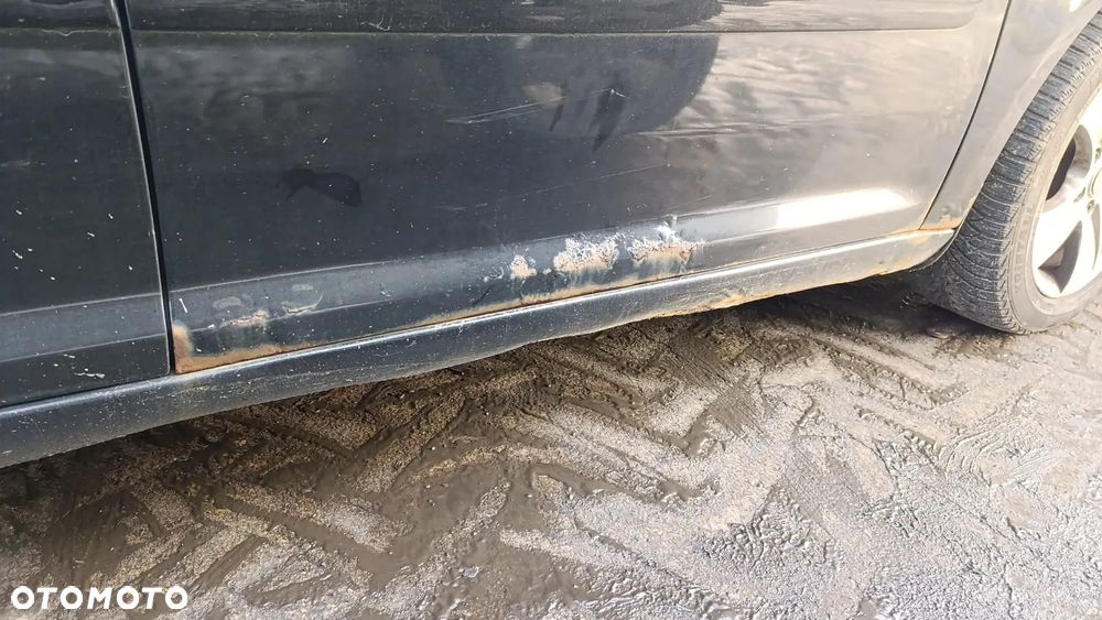 35566 volkswagen touran 2.0 BKD 140 km na części skrzynia GNE lakier LC9Z - 13