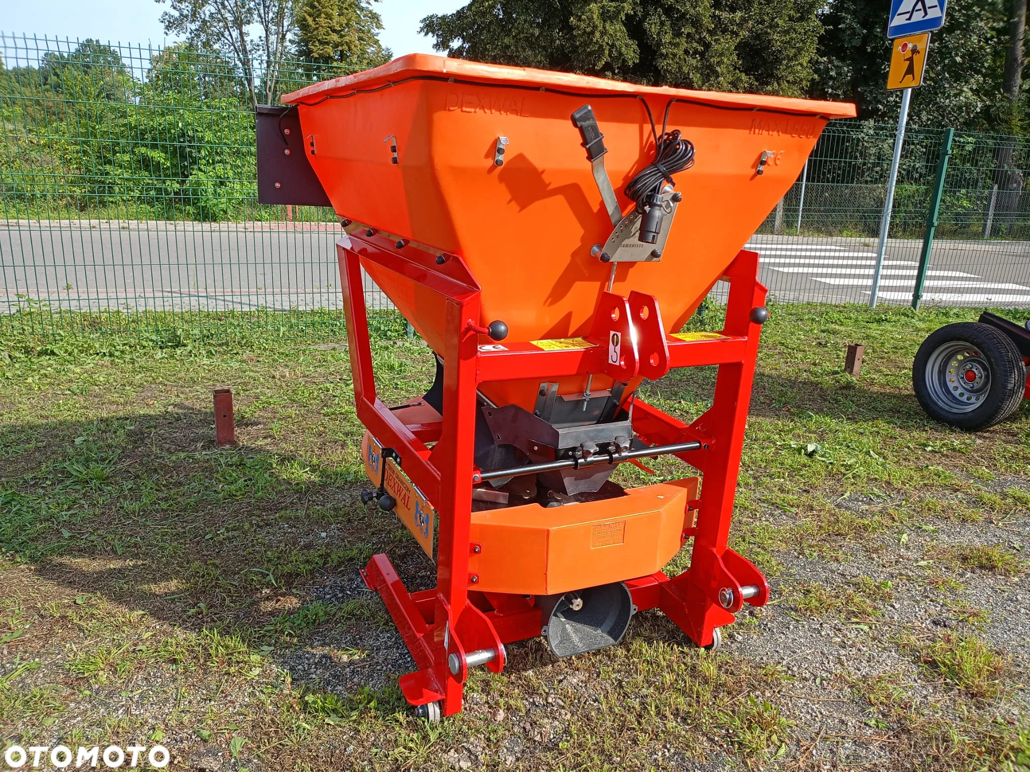 Solarka Piaskarka Posypywarka Dexwal PK 550 380 L 600 KG Transport - 3