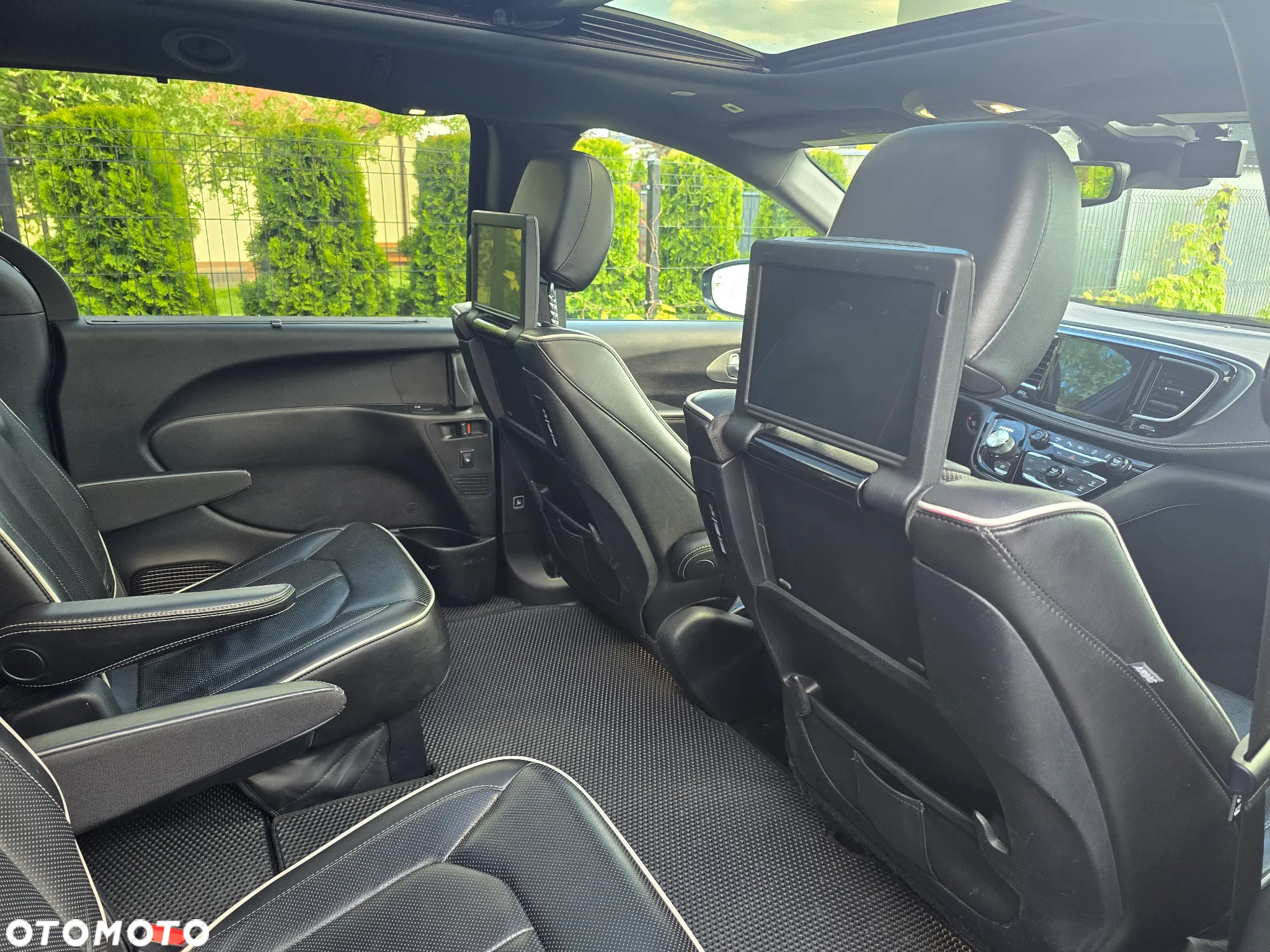 Chrysler Pacifica - 16