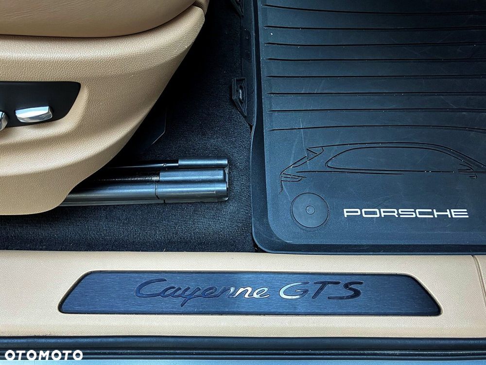 Porsche Cayenne - 21