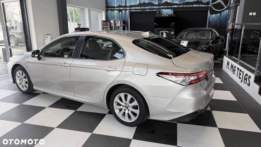 Toyota Camry - 5