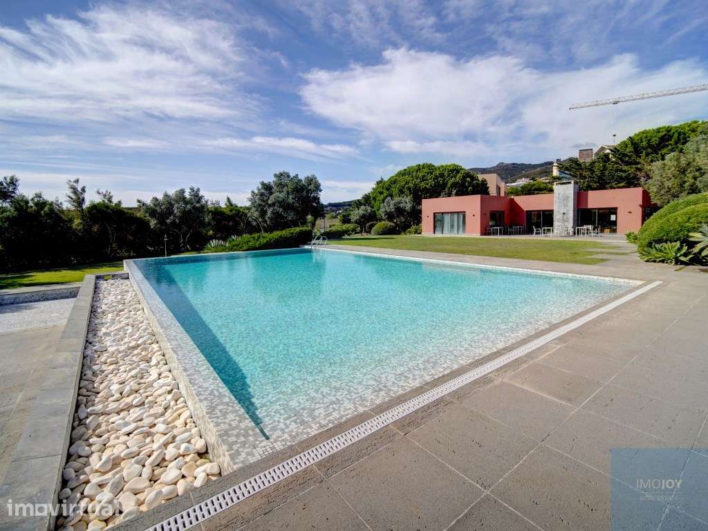 Moradia T4 com Piscina interior e Jardim no Condomínio Marina Guincho - Grande imagem: 3/60