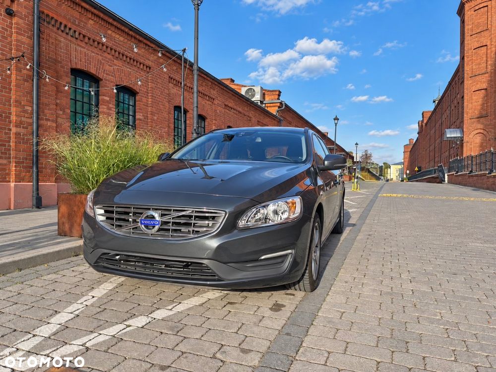 Volvo V60 2015 photo 2