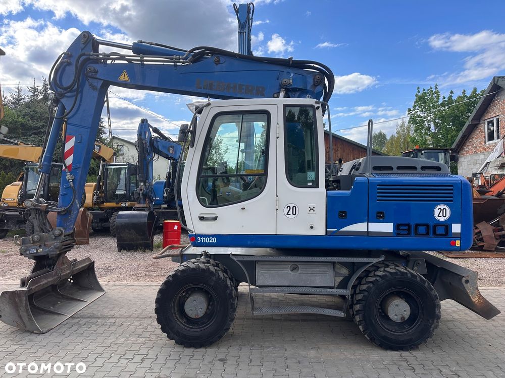 Liebherr A 900 C - 1