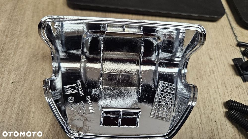 Mocowanie tablicy osłona nakładka chrom śruby Vespa - 5