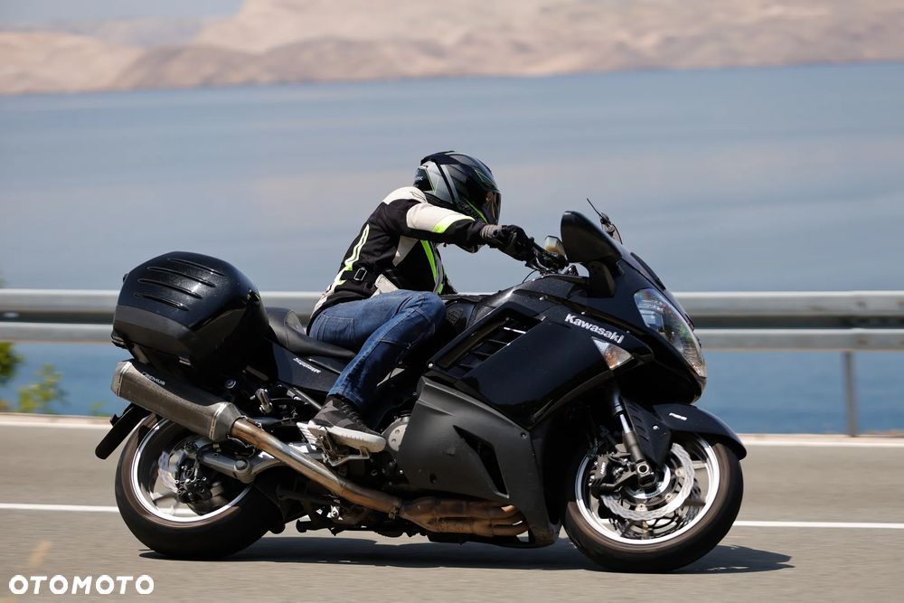 Kawasaki GTR - 15