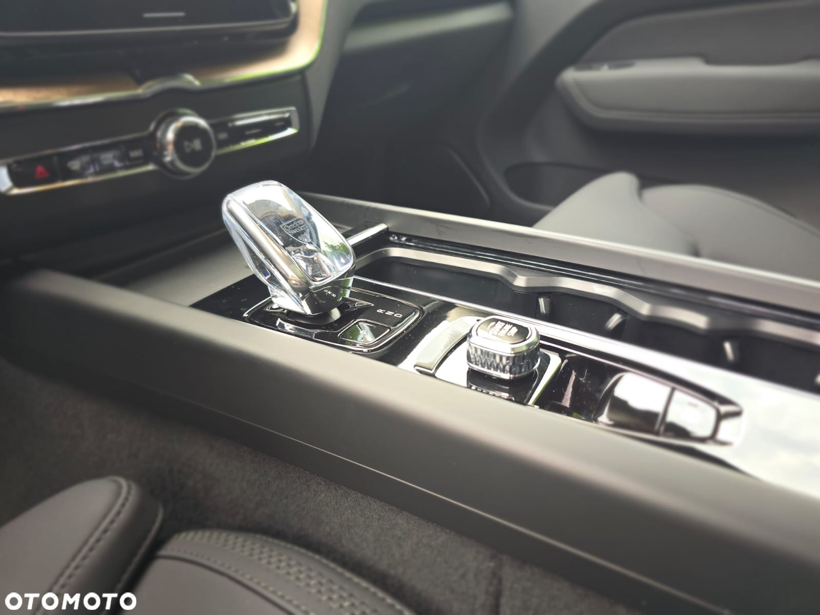 Volvo XC 60 T6 Plug-In Hybrid AWD Ultra Bright - 12