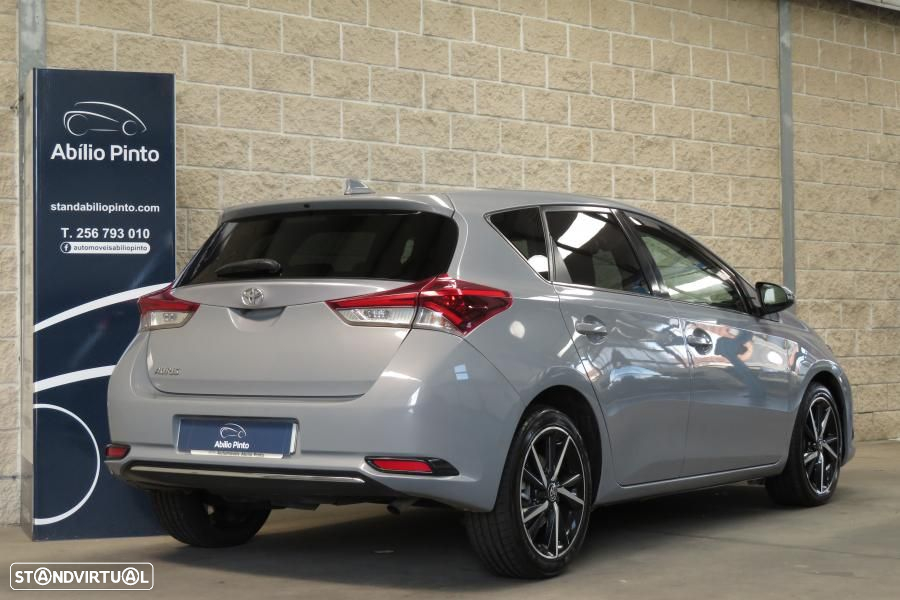 Toyota Auris 1.4 D-4D Com. +P.Sport+Navi - 5