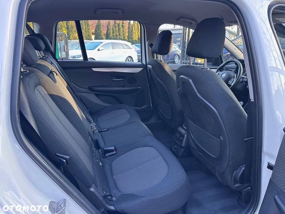 BMW Seria 2 218d - 26
