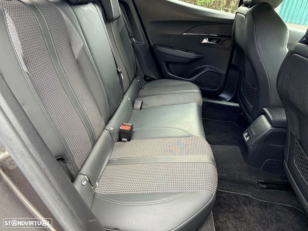 Peugeot 2008 1.5 BlueHDi GT Pack EAT8 - 32