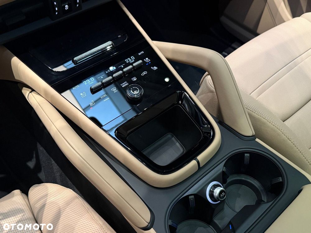 Porsche Cayenne - 25