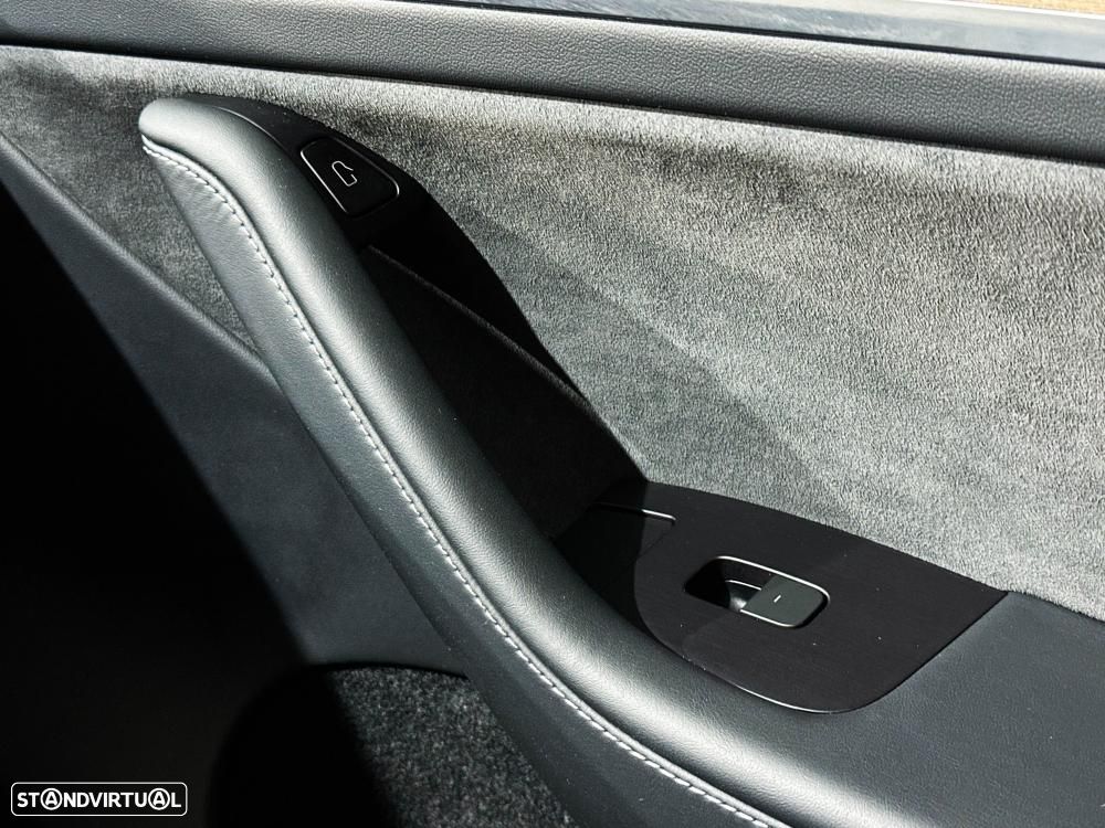 Tesla Model Y Long Range RWD - 35