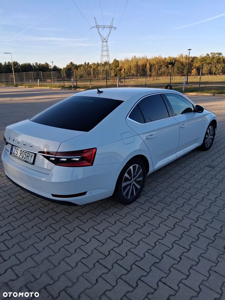Skoda Superb 2.0 TDI SCR Style DSG - 5