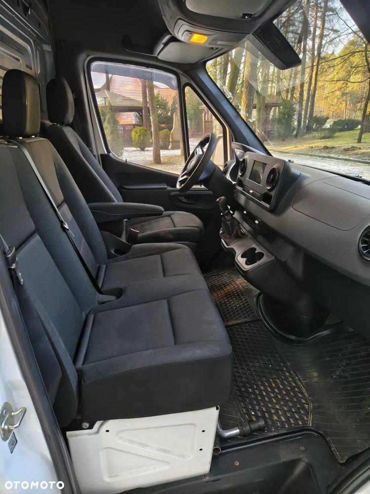 Mercedes-Benz Sprinter - 10