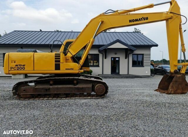 Dezmembrez excavator komatsu pc200 - 1