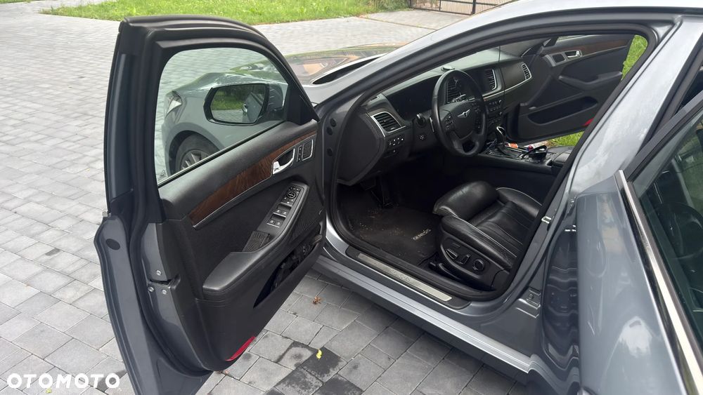 Hyundai Genesis - 17