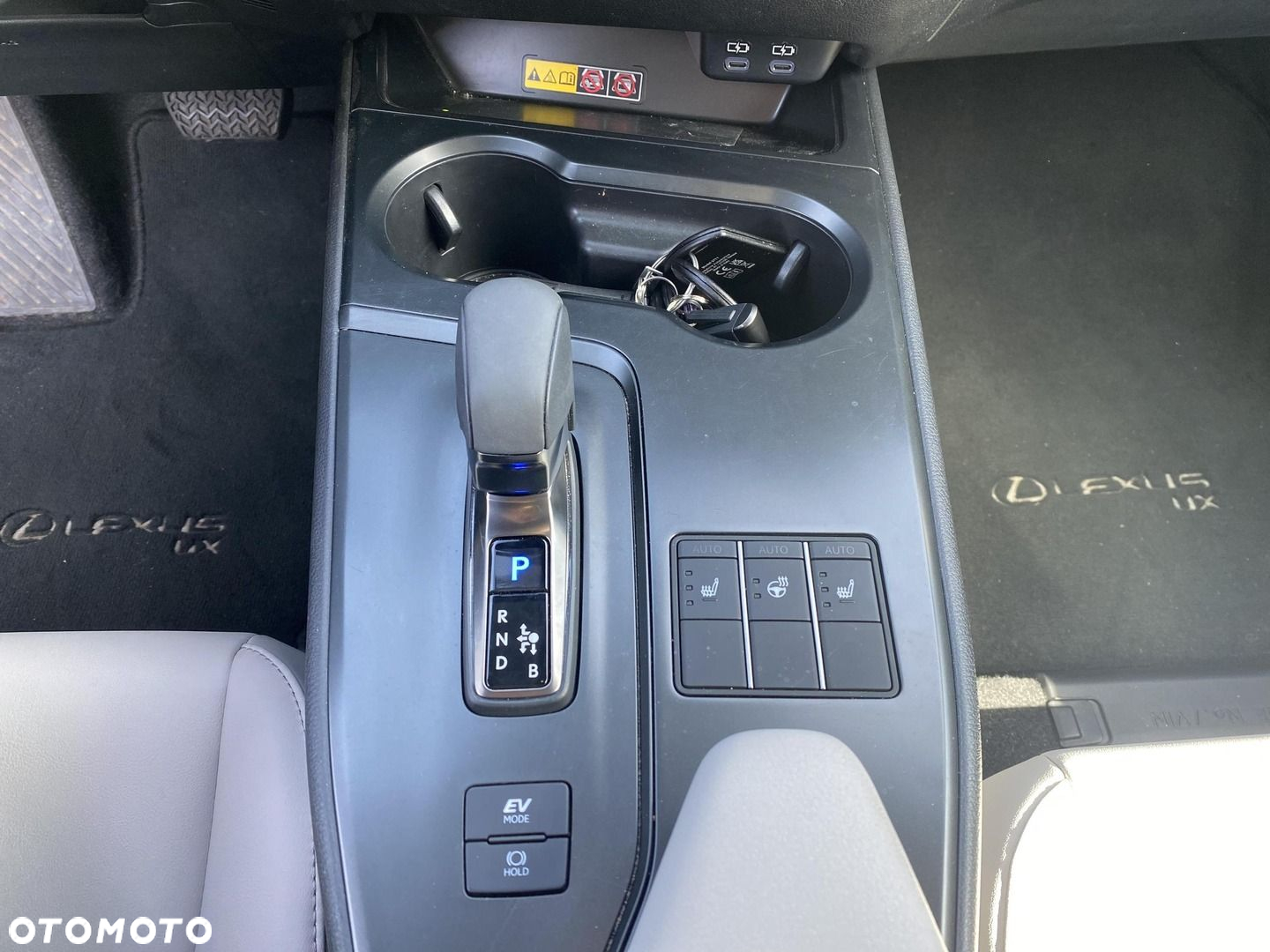 Lexus UX - 22