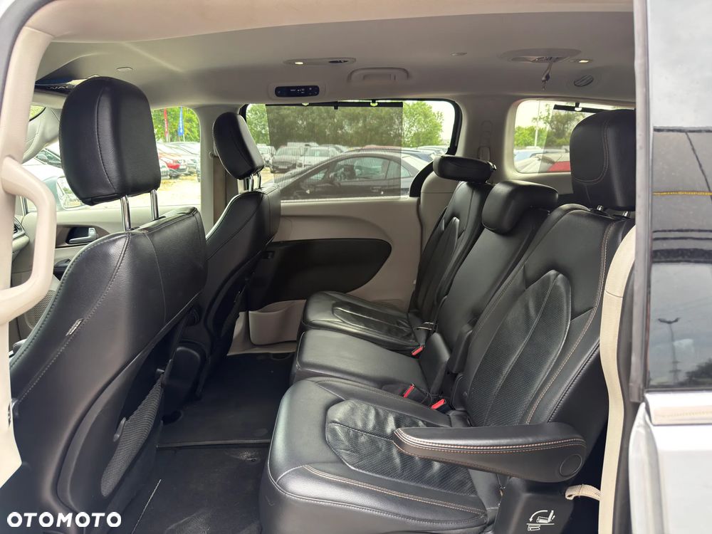 Chrysler Pacifica - 25