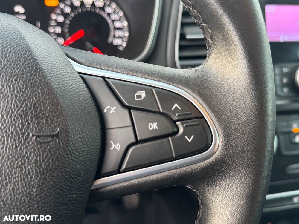 Renault Megane TCE 114 GPF Life - 23