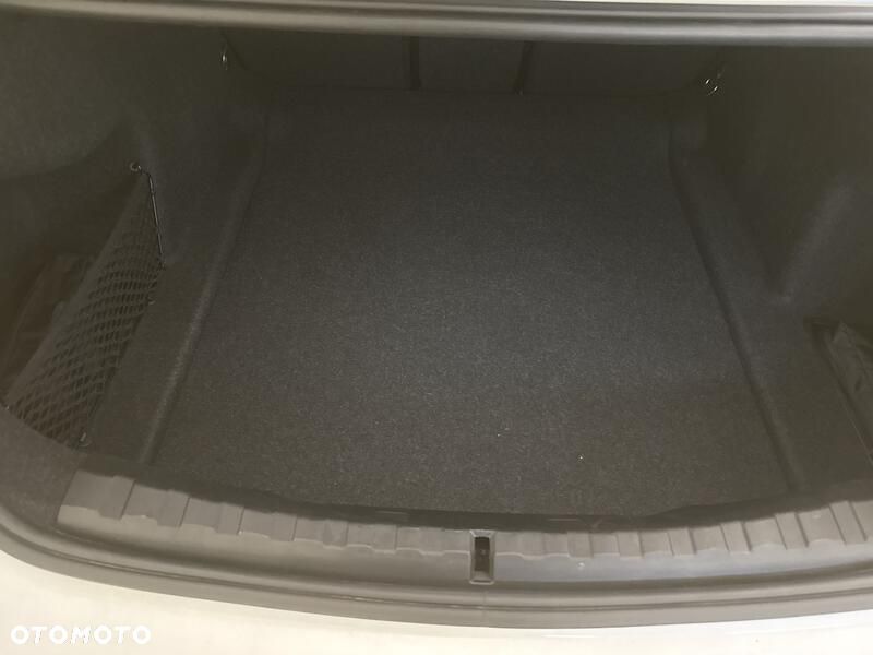 BMW Seria 3 318i - 23