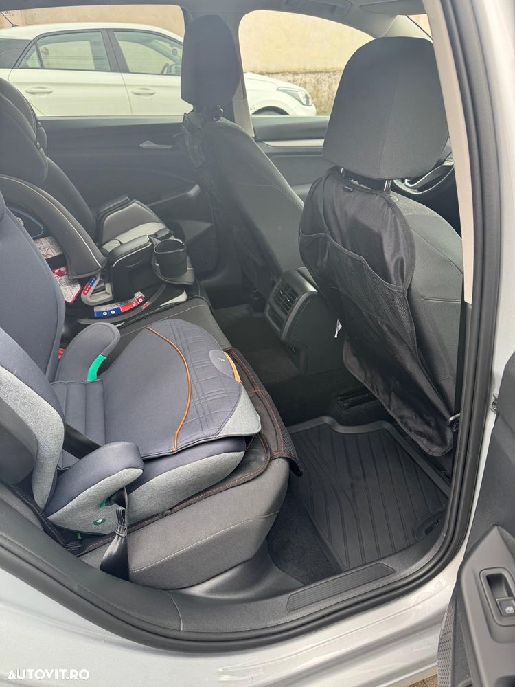 Volkswagen Golf 1.0 eTSI DSG MHEV Life - 10
