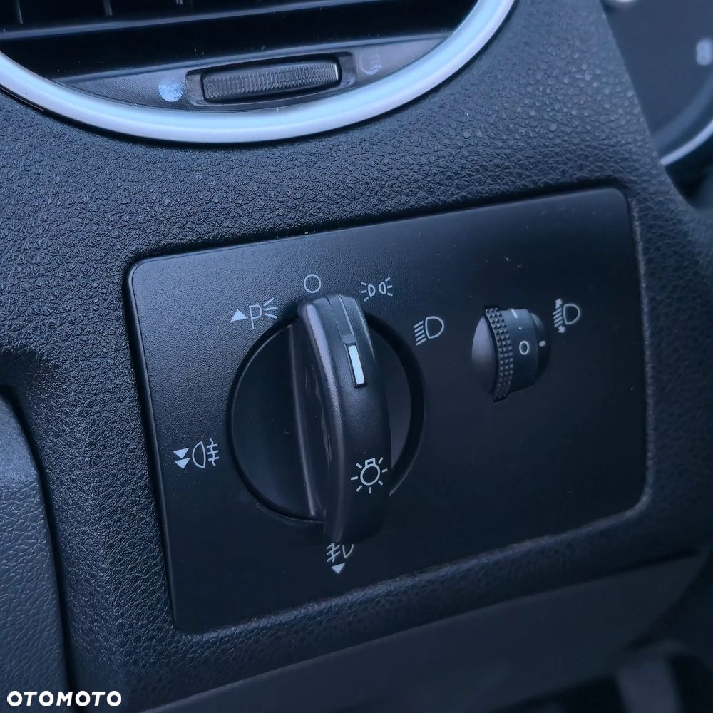 Ford Focus 1.6 16V Fun X - 34