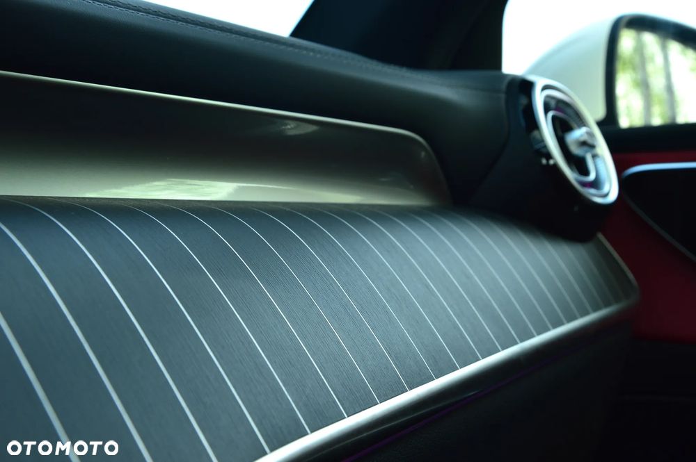 Mercedes-Benz GLC 220 d 4Matic 9G-TRONIC AMG Line Advanced - 24